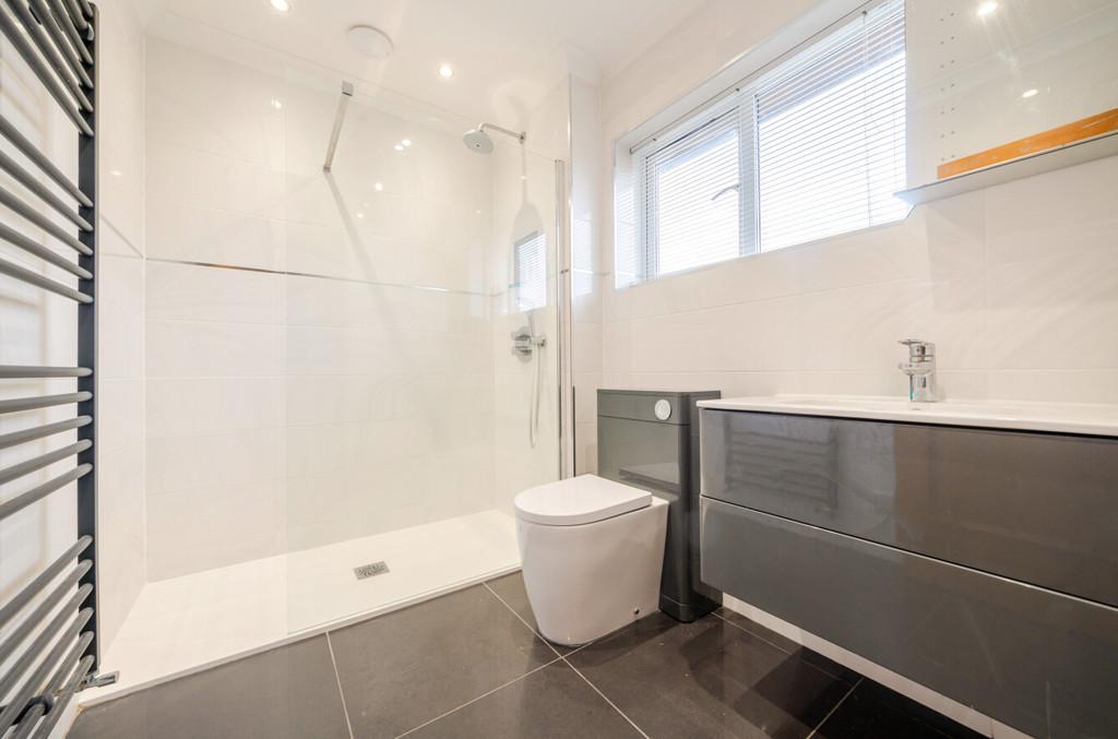 1370701-17-68f6058cba781