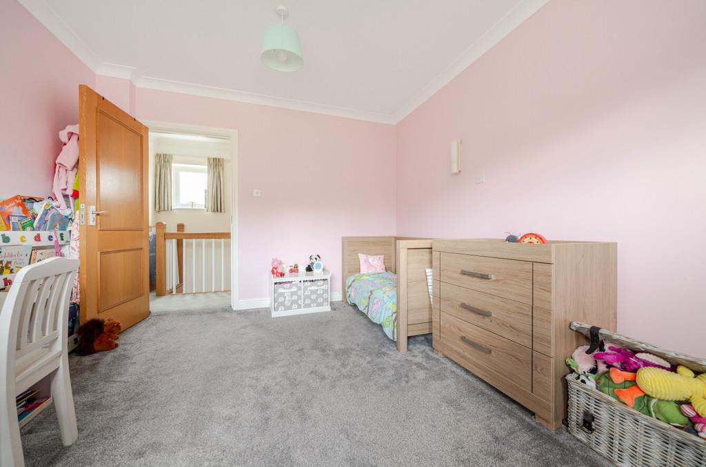 1370701-18-68f6059409a73