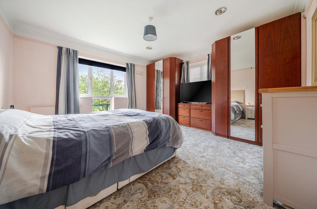 1370701-16-68f6058589e83