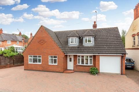 3 bedroom detached house for sale, Woodland Road, Rushden NN10