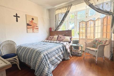 3 bedroom semi-detached house for sale, Ankerdine Crescent, London