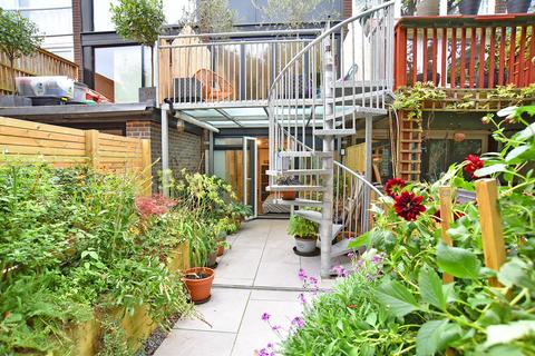 3 bedroom townhouse for sale, Harcourt Drive, Harrogate