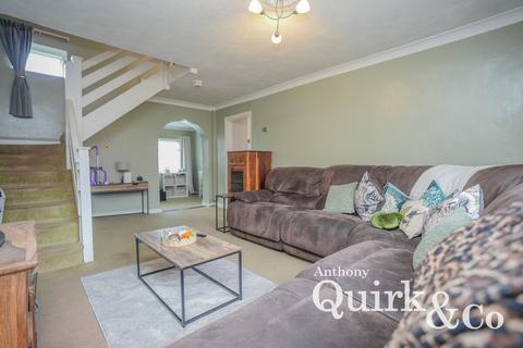 2 bedroom end of terrace house for sale, Central Avenue, Canvey Island, SS8