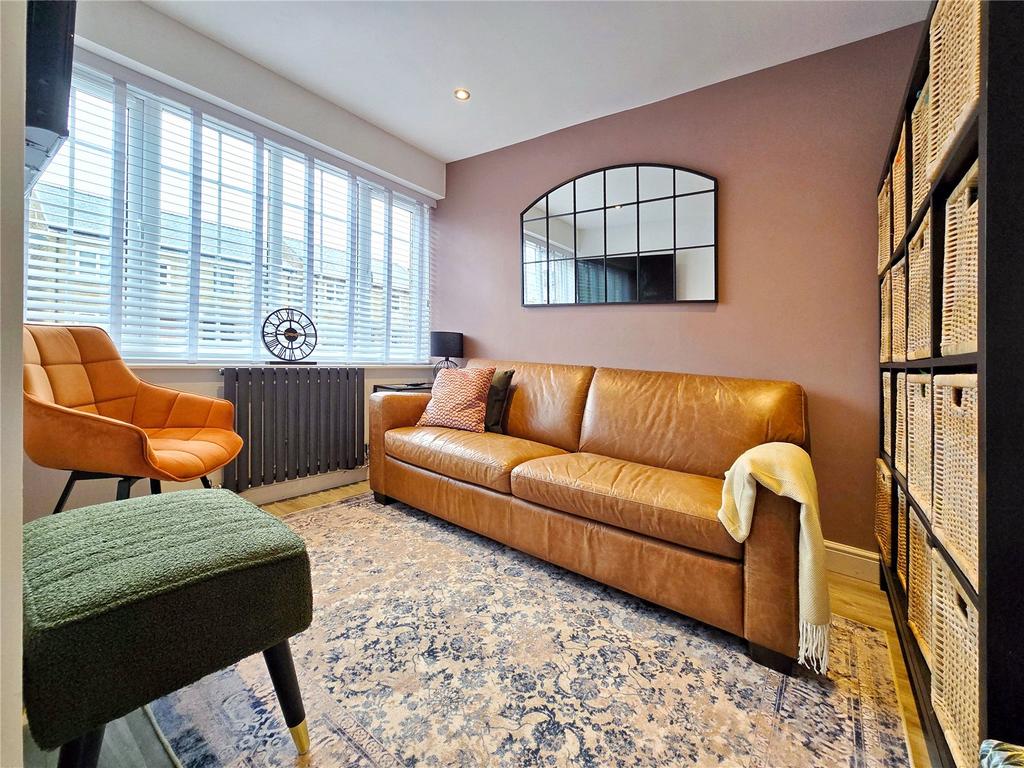 Snug/ Play Room