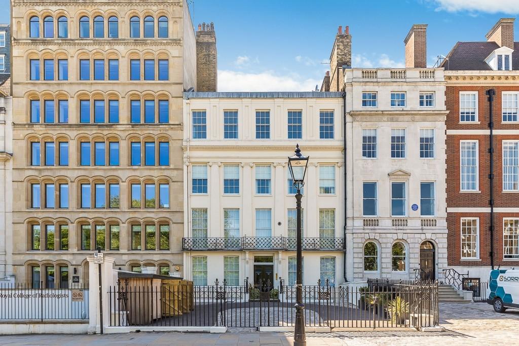 Lincolns Inn Fields 64 Flat 9 - ext