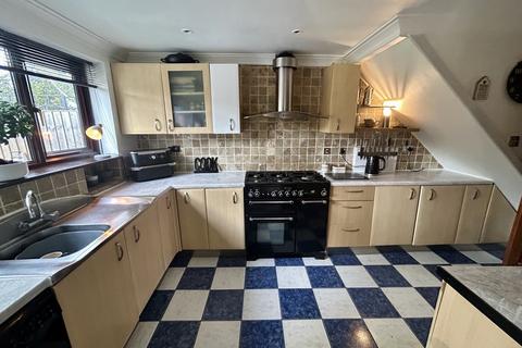 4 bedroom end of terrace house for sale, Cherry Tree Road, Hoddesdon