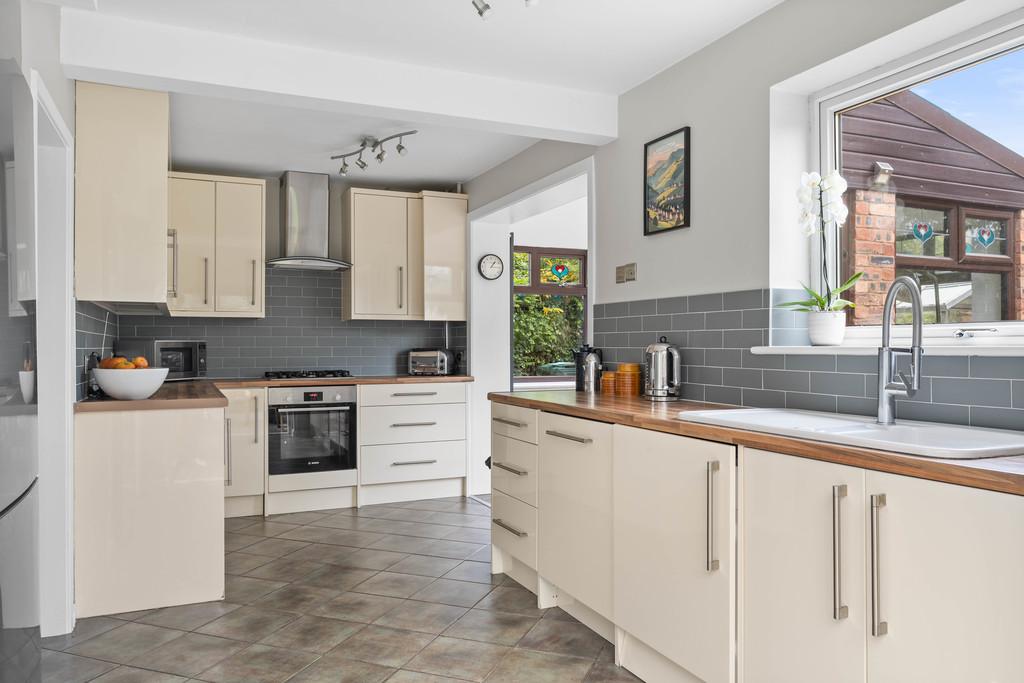 23 Chestnut Close, Hoole, CH2 3 EJ5