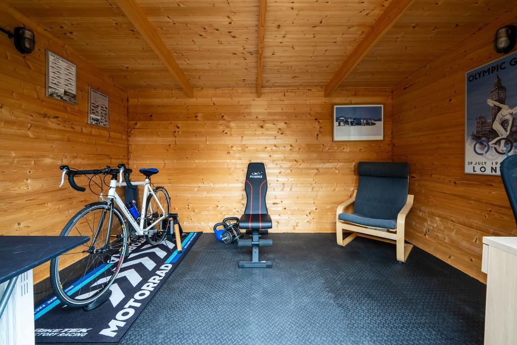 23 Chestnut Close, Hoole, CH2 3 EJ24