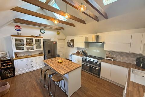 5 bedroom detached house for sale, The Close, Scarborough YO12