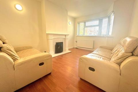 2 bedroom maisonette to rent, Elmgrove Road, Harrow