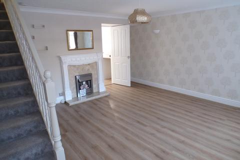 3 bedroom semi-detached house to rent, Laurel Drive, Cannock WS12