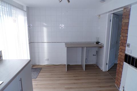 3 bedroom semi-detached house to rent, Laurel Drive, Cannock WS12