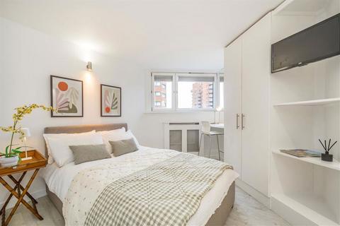 2 bedroom flat to rent, Worlds End Estate, London SW10