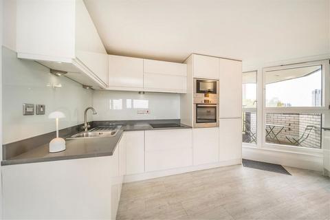 2 bedroom flat to rent, Worlds End Estate, London SW10