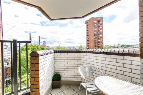 2 bedroom flat to rent, Worlds End Estate, London SW10