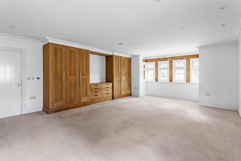 undefined, Hockering Road, Woking GU22