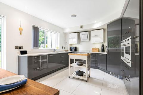 5 bedroom detached house for sale, Caterham Court, Caterham CR3