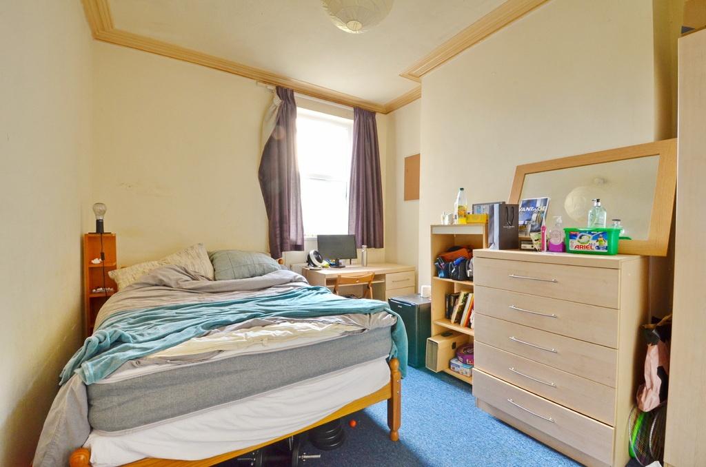 A well-maintained double bedroom featuring a co...