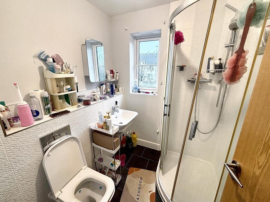 A clean, contemporary bathroom suite featuring ...