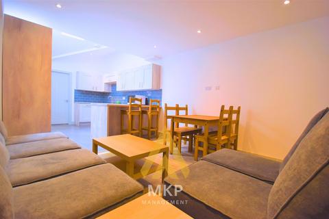 6 bedroom terraced house to rent, Florence Buildings, Birmingham B29