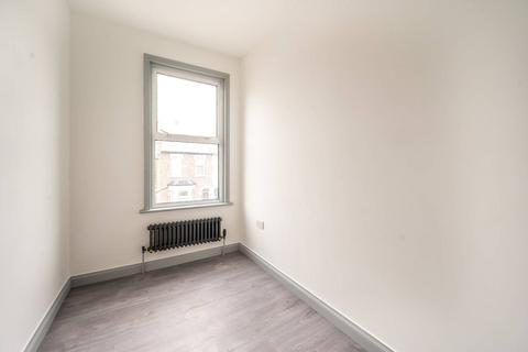 2 bedroom flat to rent, Buxton Road, Walthamstow, London, E17