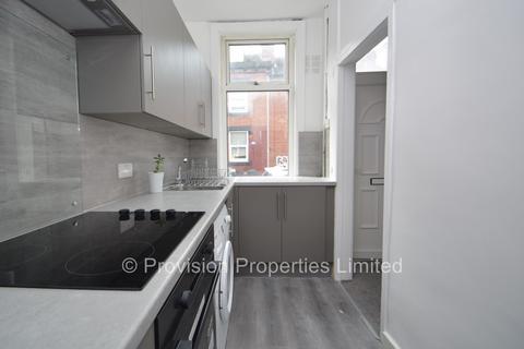 2 bedroom terraced house to rent, Harold Street, Hyde Park LS6
