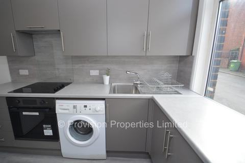 2 bedroom terraced house to rent, Harold Street, Hyde Park LS6