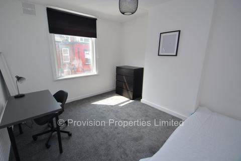 2 bedroom terraced house to rent, Harold Street, Hyde Park LS6