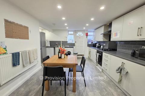 6 bedroom terraced house to rent - Cardigan Lane, Burley LS4