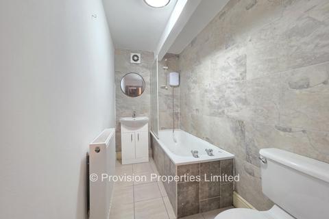 7 bedroom terraced house to rent, Manor Drive, Hyde Park LS6