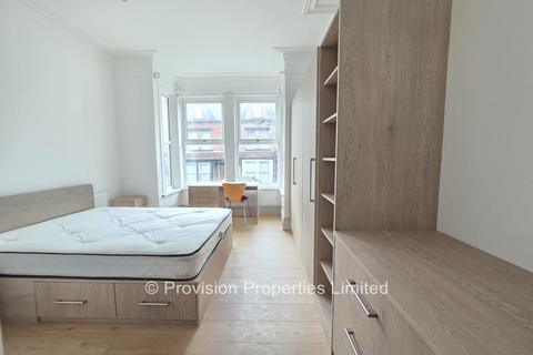 7 bedroom terraced house to rent, Manor Drive, Hyde Park LS6