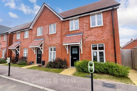 2 bedroom end of terrace house for sale, Knight Gardens, Arundel, West Sussex