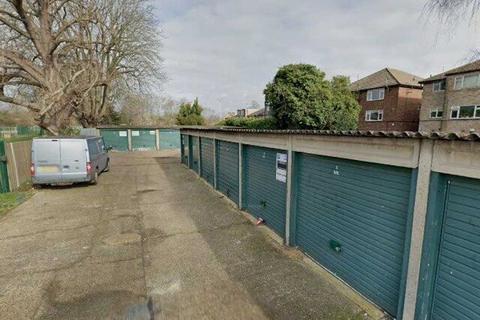 Garage to rent, Palmerston Road, London N22