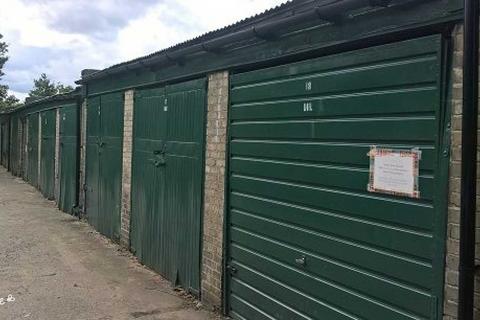 Garage to rent, Lyndhurst Road, London N22