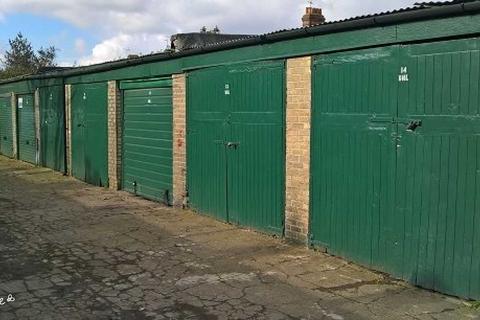 Garage to rent, Lyndhurst Road, London N22