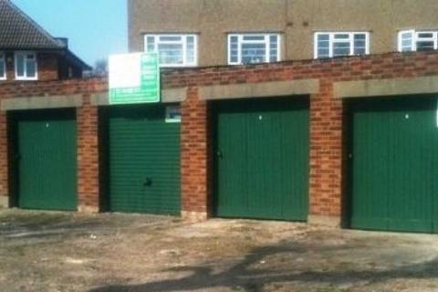Garage to rent, Christchurch Avenue, London N12