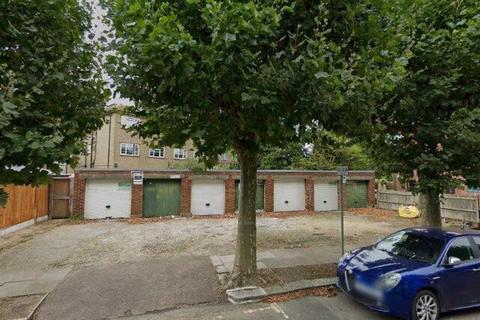 Garage to rent, Christchurch Avenue, London N12