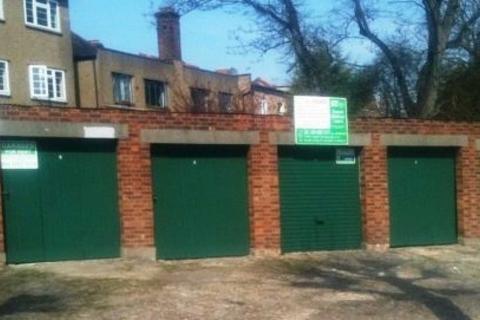 Garage to rent, Christchurch Avenue, London N12