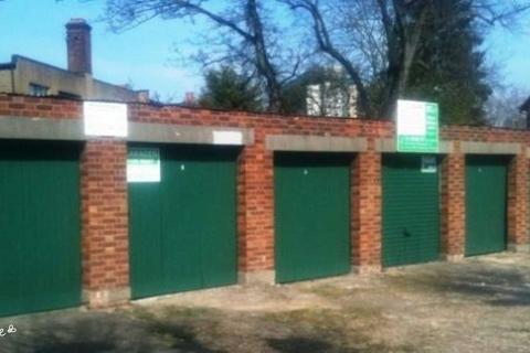 Garage to rent, Christchurch Avenue, London N12