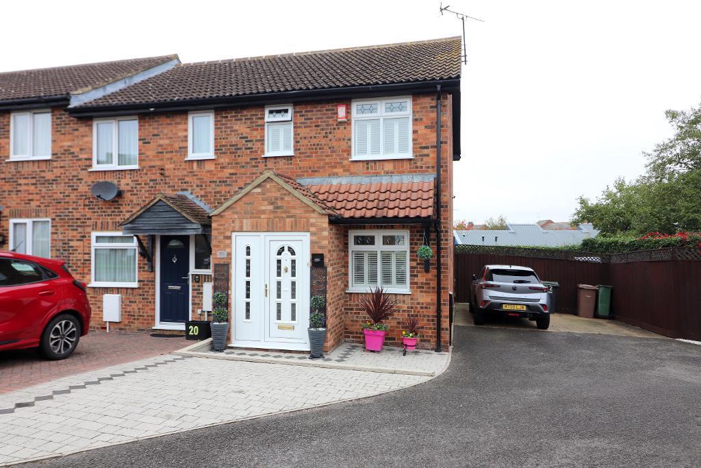 Luton LU4 2 bed end of terrace house - £290,000