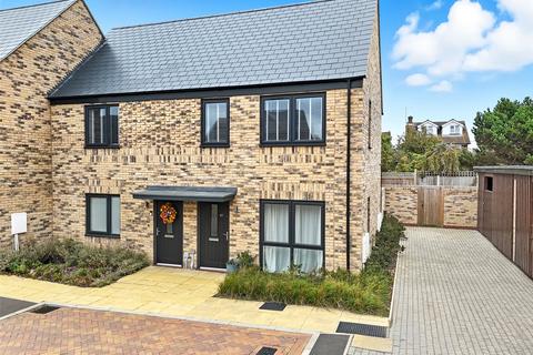 1 bedroom apartment for sale, Turbot Drive, Great Wakering, Essex, SS3