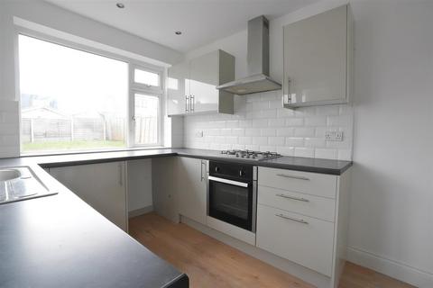 28 Tyersal Close, Bradford, BD4 8HE