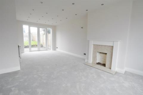 28 Tyersal Close, Bradford, BD4 8HE