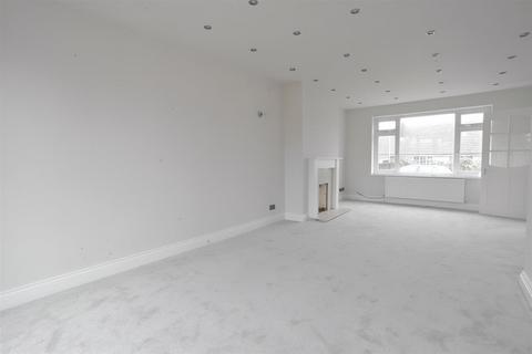 28 Tyersal Close, Bradford, BD4 8HE