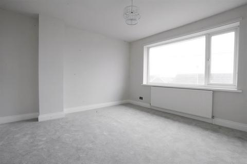 28 Tyersal Close, Bradford, BD4 8HE