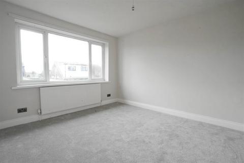 28 Tyersal Close, Bradford, BD4 8HE