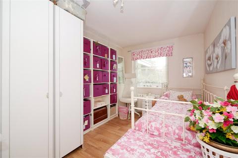 3 bedroom flat for sale, Hoyle Court Avenue, Shipley BD17