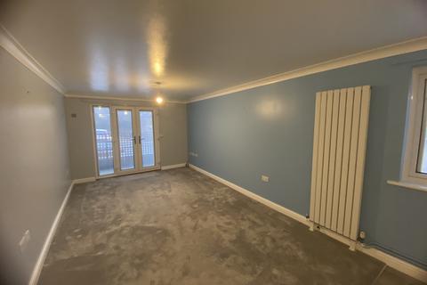 2 bedroom flat to rent, Folkestone Road, Dover, CT17