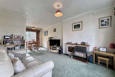 3 bedroom semi-detached house for sale, Fullwoods End, COSELEY, WV14 9NT