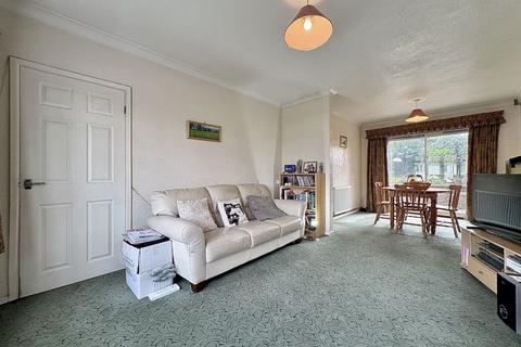 3 bedroom semi-detached house for sale, Fullwoods End, COSELEY, WV14 9NT